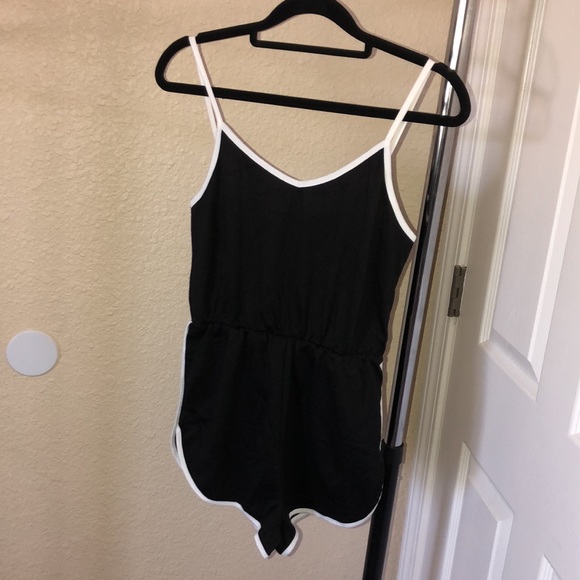 -Boutique- Shorts Romper - Picture 11 of 17